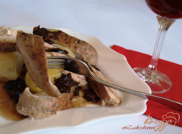 фото рецепта: Куриная грудка с вишнями в малиновом соусе