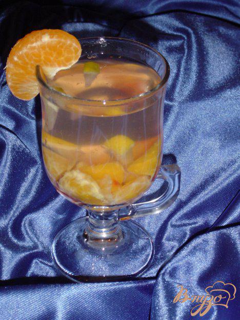 фото рецепта: Горячий напиток из слив,мандарина и лимона.