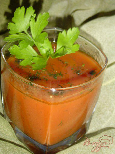 фото рецепта: Напиток из томатного сока с укропом.