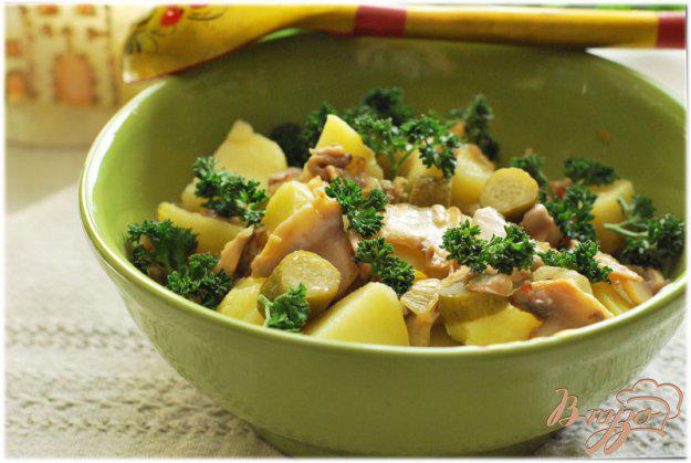 фото рецепта: Тёплый салат с картофелем «Лето в деревне»