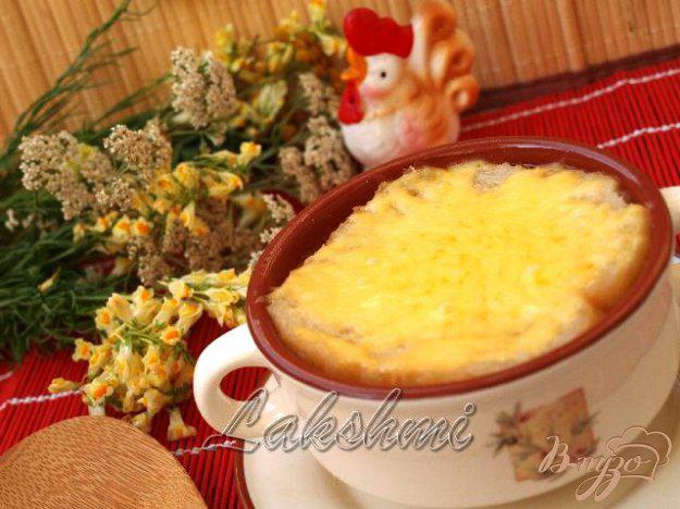 фото рецепта: Томатный суп с сырной корочкой