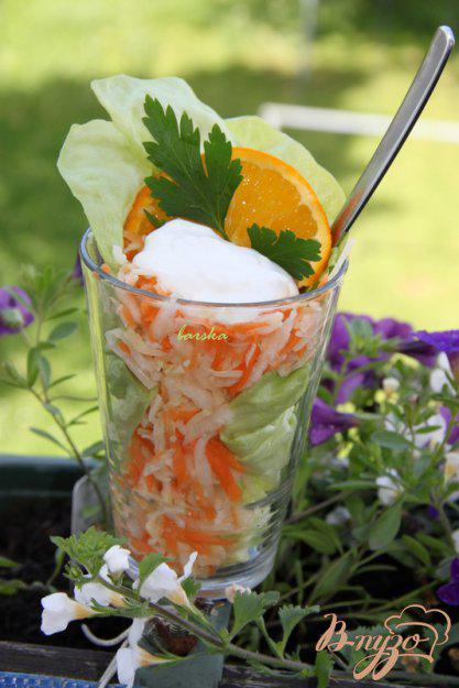 фото рецепта: Салат из редьки и моркови с сыром