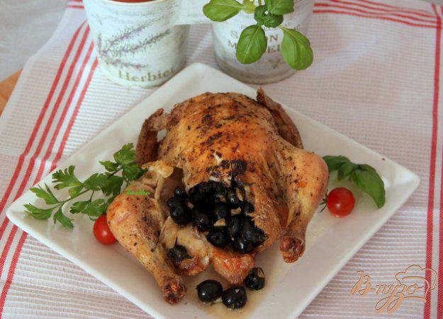 фото рецепта: Курица, фаршированная пикантными маслинами
