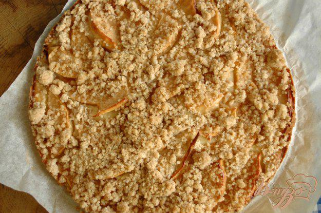 фото рецепта: Яблочный пирог с карамельной крошкой