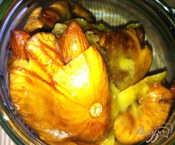 фото рецепта: Конфетки из инжира в апельсиновой карамели