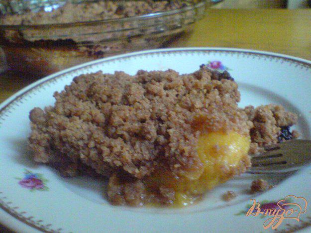 фото рецепта: Персиковый пирог с коричной крошкой