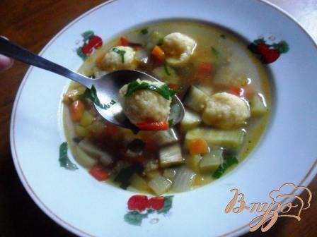 фото рецепта: Сырные шарики. Быстрый болгарский суп.