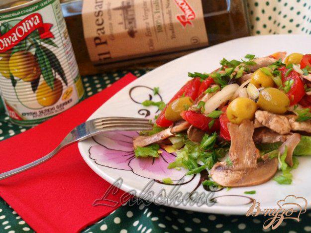фото рецепта: Салат из помидоров и свежих шампиньонов