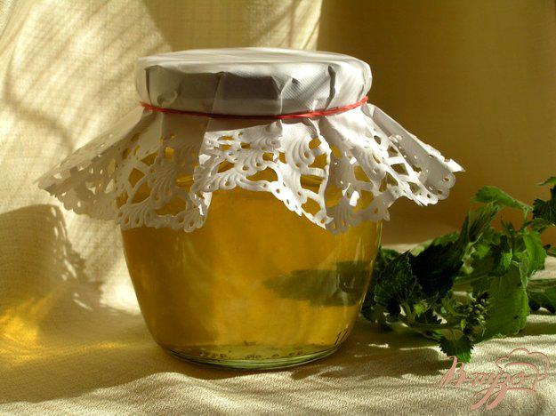 фото рецепта: Сироп из мелиссы с лимоном