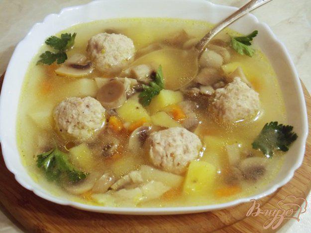 фото рецепта: Суп с фрикадельками и грибами