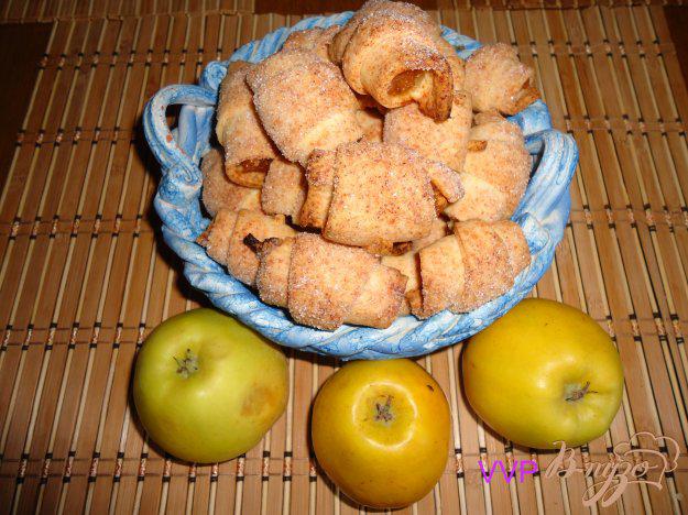 фото рецепта: Крошки-рогалики с яблочным джемом