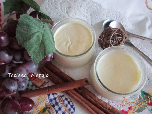 фото рецепта: Домашний йогурт с конфитюром из инжира
