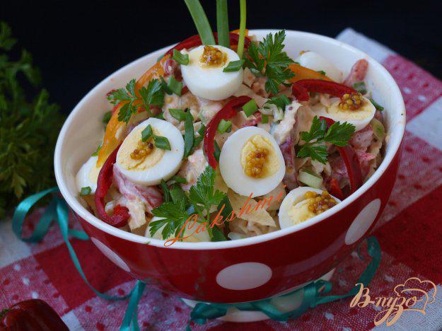 фото рецепта: Салат из савойской капусты с хурмой и перепелиными яйцами