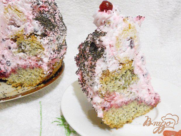 фото рецепта: Бисквитный торт с клюквой