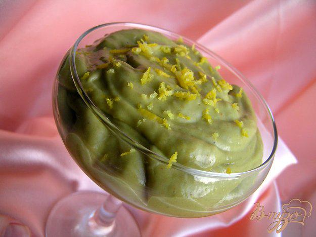 фото рецепта: Крем-мусс из авокадо и хурмы