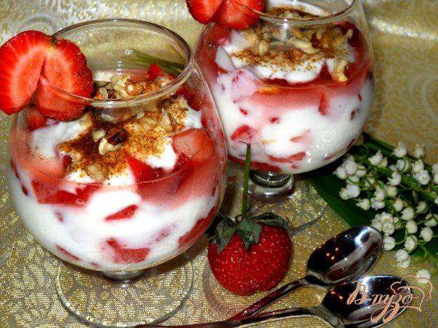 фото рецепта: Десерт клубничный с йогуртом