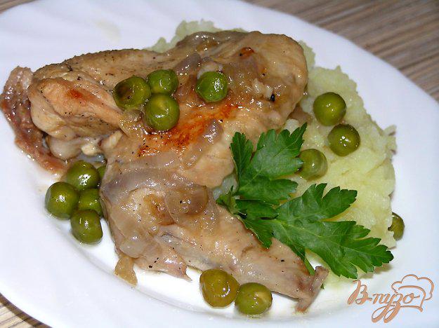 фото рецепта: Курица, тушеная в мартини с зеленым горошком