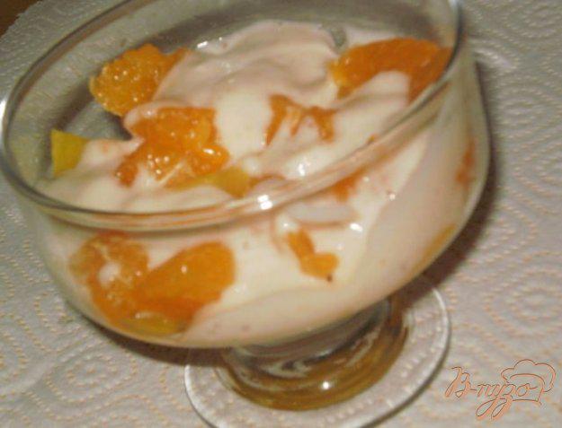 фото рецепта: Фруктовый десерт с бананаво-йогуртовым кремом