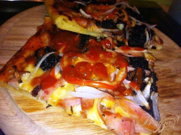 фото рецепта: Пицца с ветчиной и шампиньонами