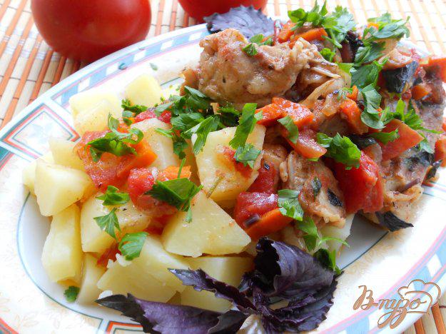 фото рецепта: Курица с помидорами, соевым соусом и базиликом