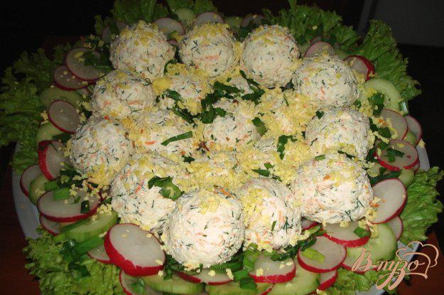 фото рецепта: Творожные крокеты на овощном салате