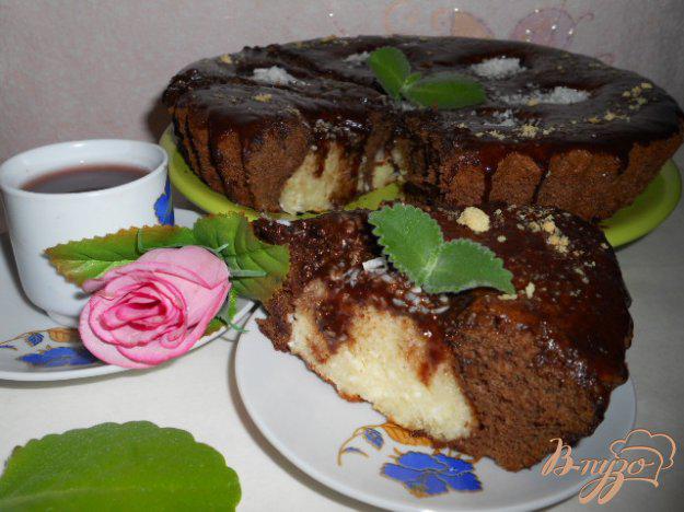 фото рецепта: Шоколадный пирог с шариками из творога