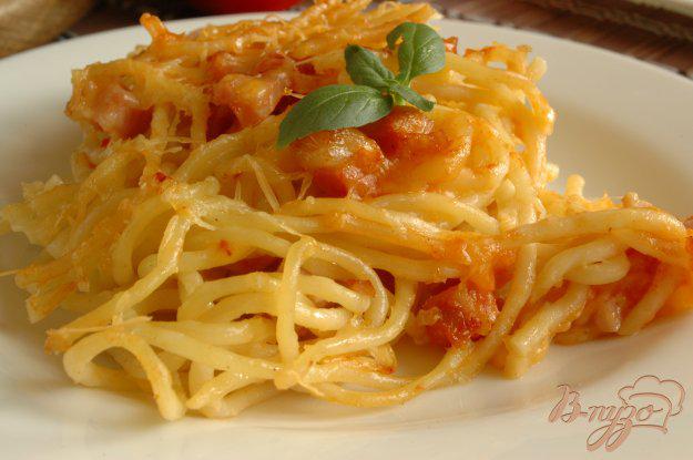 фото рецепта: Спагетти, запеченные с ветчиной и томатом