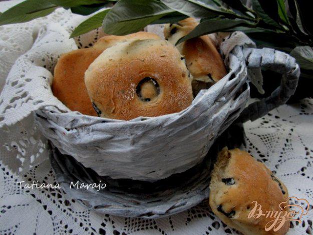 фото рецепта: Закусочные булочки с прованскими травами и маслинами