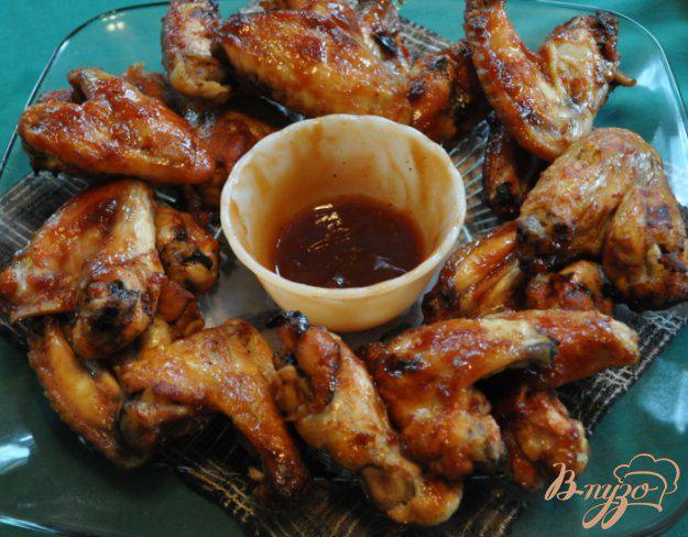 фото рецепта: Куриные крылышки в домашнем барбекю соусе