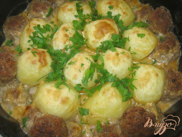фото рецепта: Котлетки с картошкой в сметанно-томатном соусе