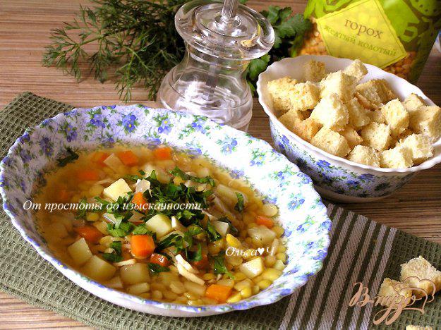 фото рецепта: Гороховый суп с копченым кальмаром