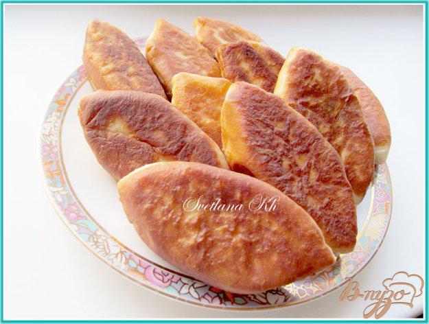 фото рецепта: Пирожки с мясом, капустой и помидорами