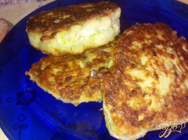 фото рецепта: Кабачковые оладьи с сыром и укропом