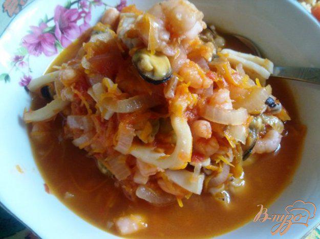 фото рецепта: Морепродукты с овощами в томатной заливке