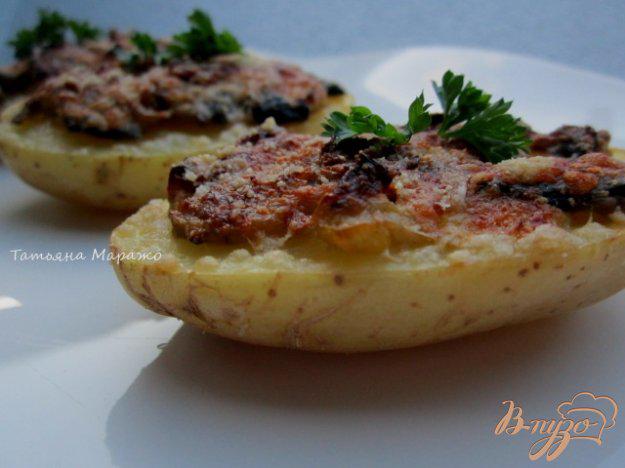 фото рецепта: Картофельные лодочки с грибами и луком пореем
