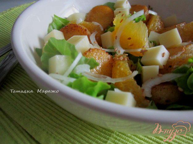 фото рецепта: Салат с апельсином и кусочками поленты