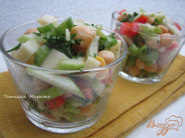 фото рецепта: Овощной салат с горохом нут