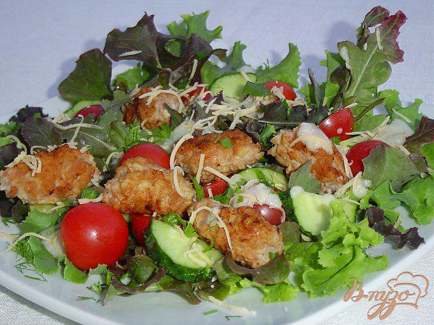 фото рецепта: Салат с мини-котлетами