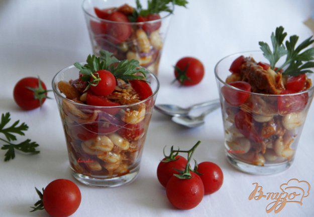 фото рецепта: Итальянский салат с тунцом и помидорами