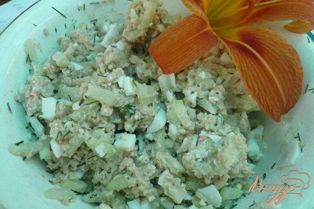 фото рецепта: Лёгкий салат из печени трески