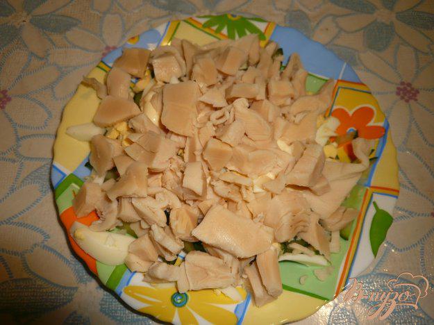 фото рецепта: Легкий салат с консервированным кальмаром