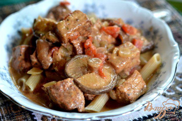 фото рецепта: Свинина с паприкой и грибами шиитаке