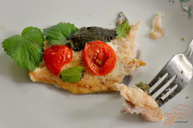 фото рецепта: Форель с помидорами и базиликом