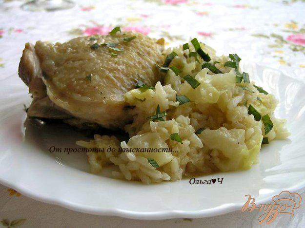 фото рецепта: Куриные бедра с капустой и рисом в мультиварке
