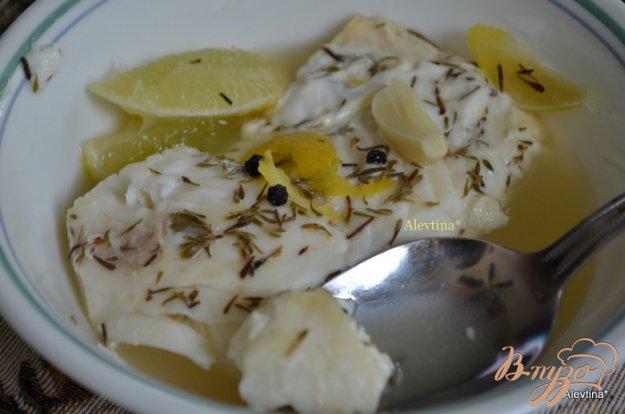 фото рецепта: Палтус в лимонно-тимьянном бульоне