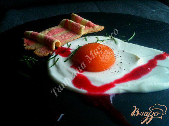 фото рецепта: Яичница с беконом на десерт