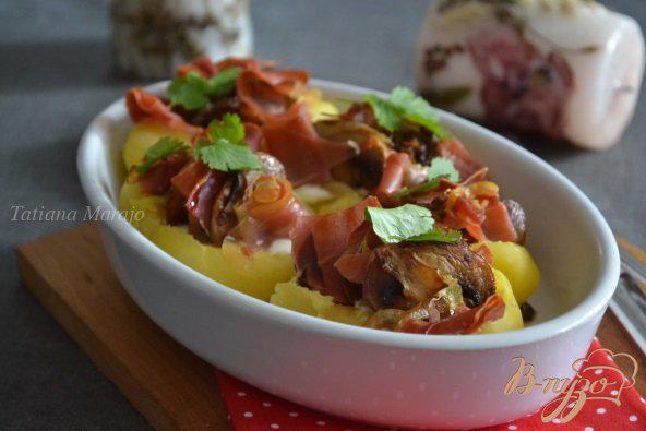 фото рецепта: Картофельные лодочки с грибами и ветчиной