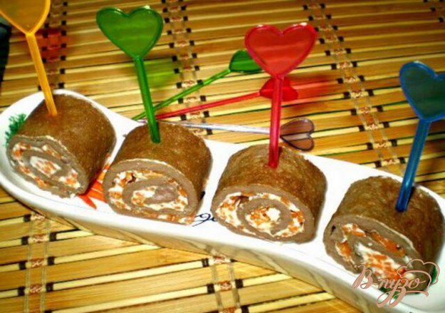 фото рецепта: Печеночные рулетики с морковью по-корейски