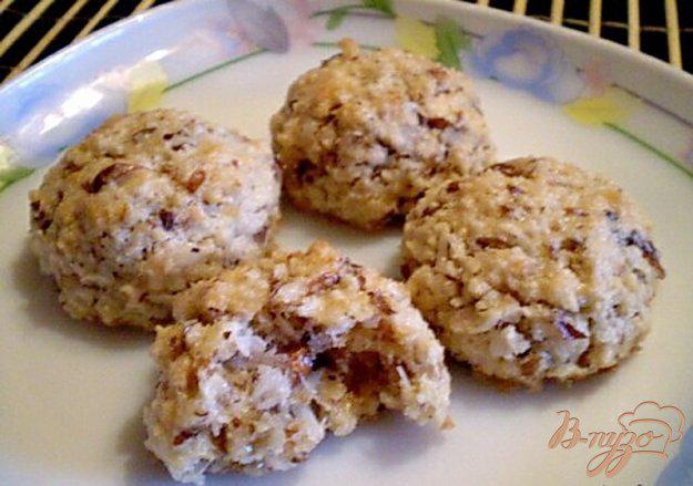 фото рецепта: Ореховое печенье с кокосом