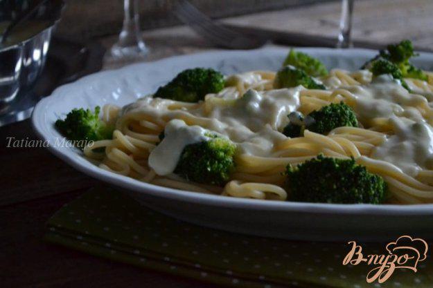 фото рецепта: Спагетти с брокколи и чесночным соусом
